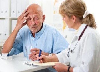 Bố mẹ hay quên dễ uống nhầm thuốc thì làm cách nào