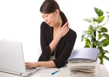 Bệnh đau mỏi cổ, vai gáy ở dân công sở - nguyên nhân, cách giải quyết